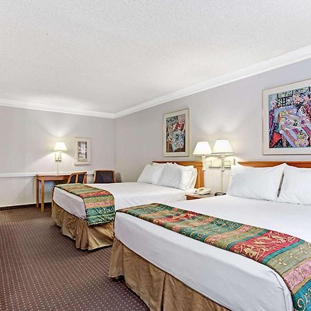 Days Inn By Wyndham Tucson City Center Bagian luar foto