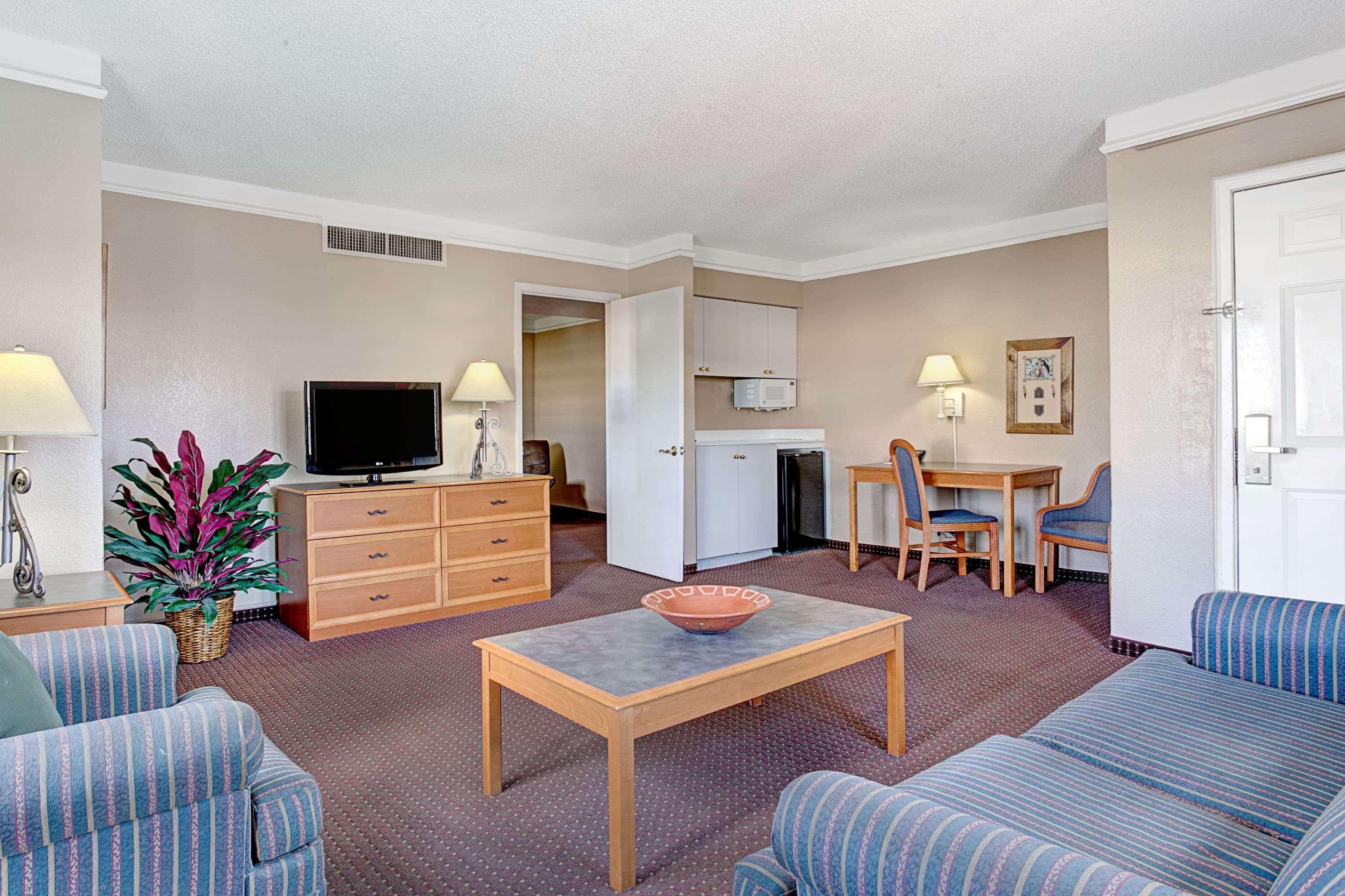 Days Inn By Wyndham Tucson City Center Bagian luar foto