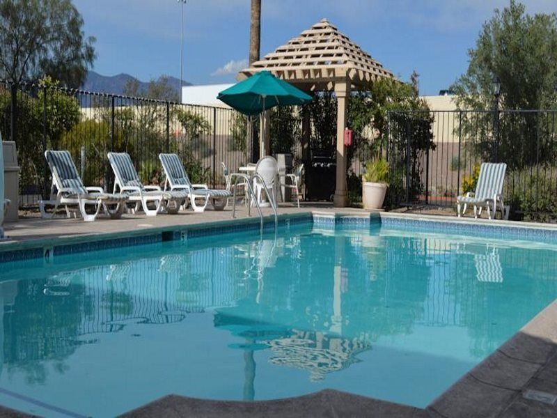 Days Inn By Wyndham Tucson City Center Bagian luar foto