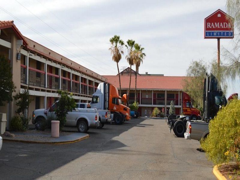 Days Inn By Wyndham Tucson City Center Bagian luar foto