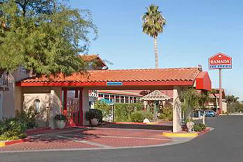 Days Inn By Wyndham Tucson City Center Bagian luar foto
