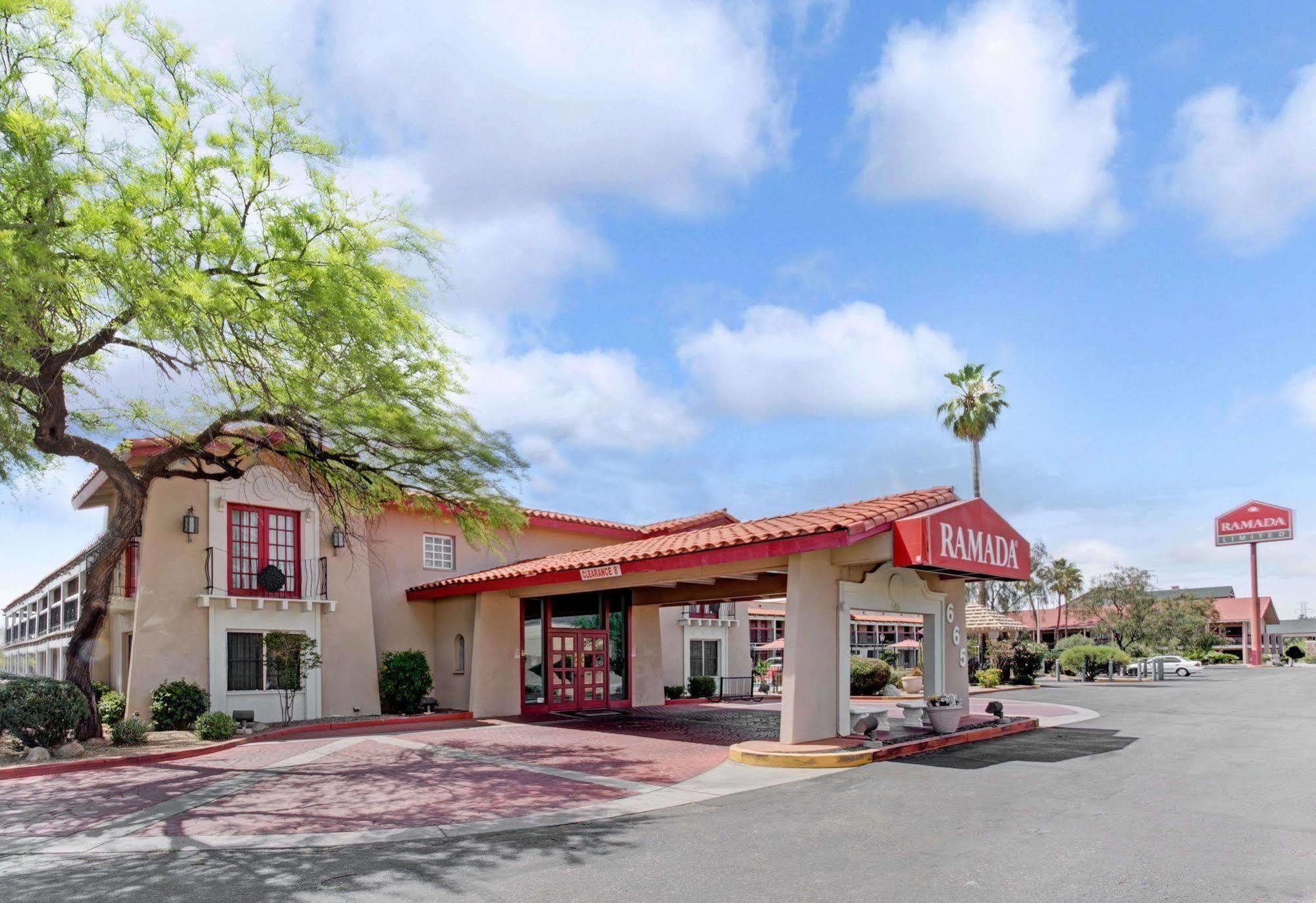 Days Inn By Wyndham Tucson City Center Bagian luar foto