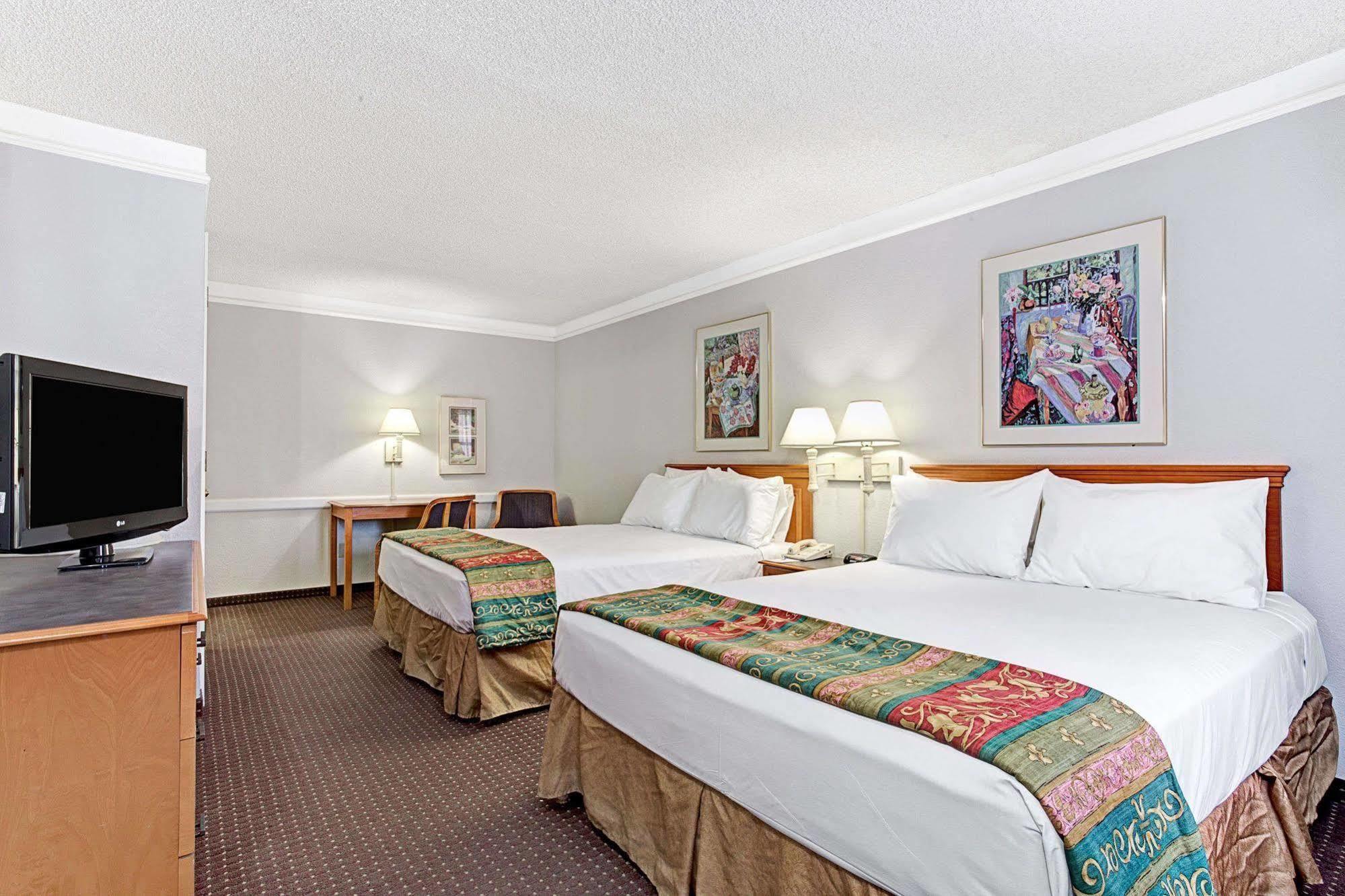 Days Inn By Wyndham Tucson City Center Bagian luar foto