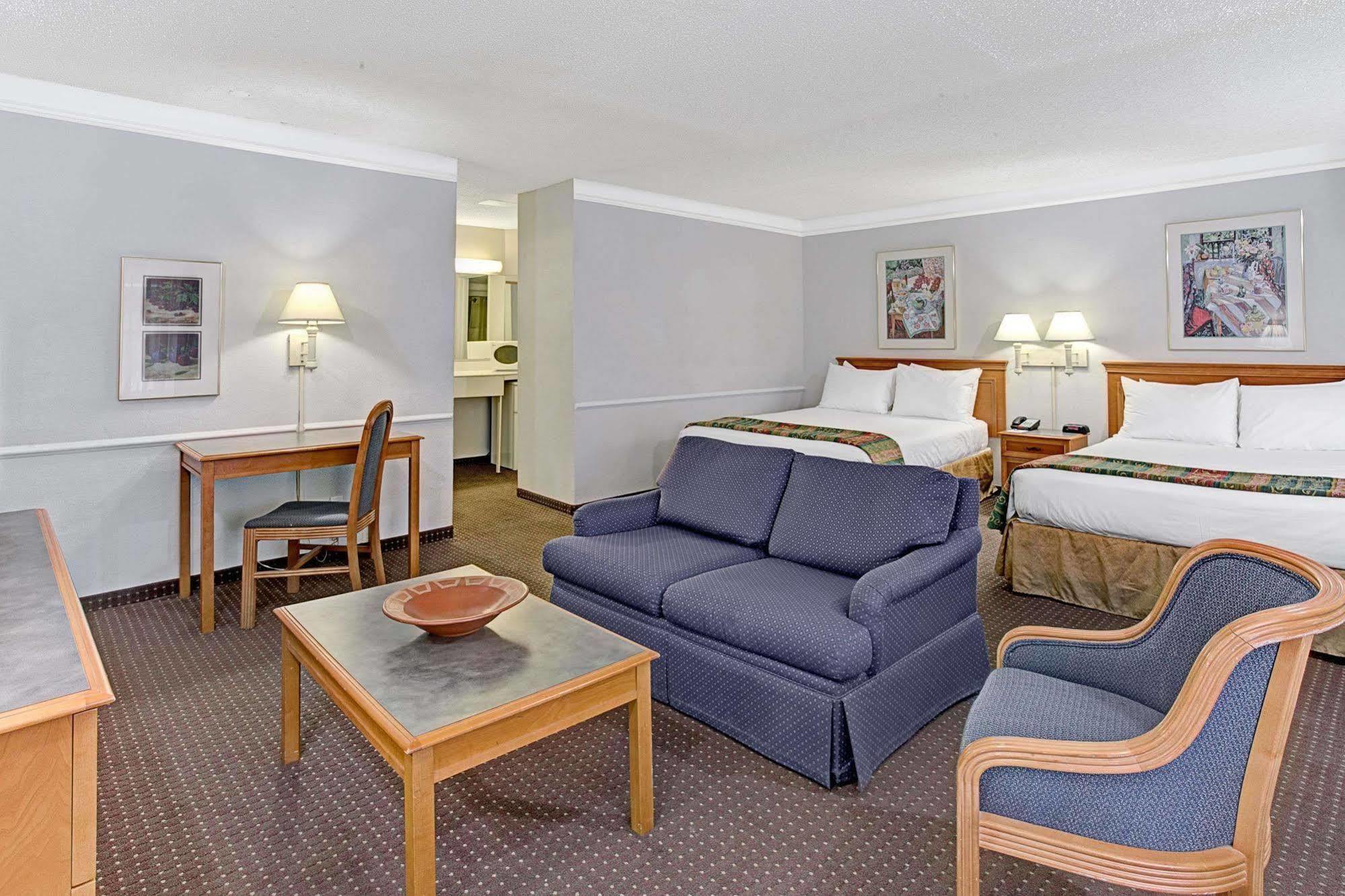 Days Inn By Wyndham Tucson City Center Bagian luar foto
